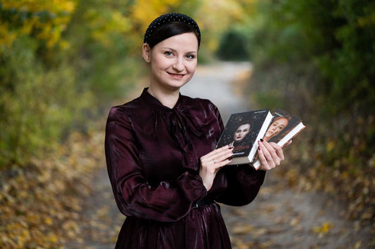 LINA FRANKOVÁ: V KNIHÁCH VLČÍ, HADÍ A ORLÍ ZÁMOK SPÁJA MODERNÚ ARISTOKRACIU S TEMNOU MÁGIOU